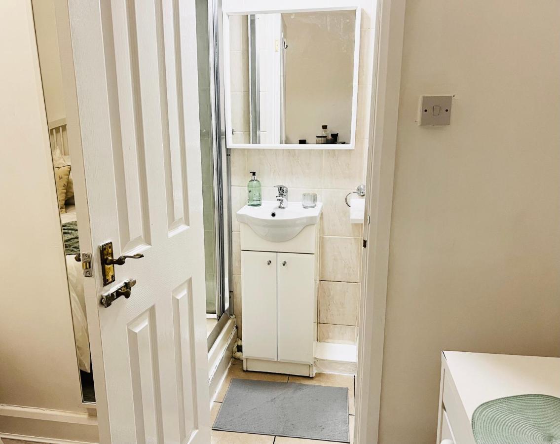 Apartament Next Westfield Mall Londra Dış mekan fotoğraf